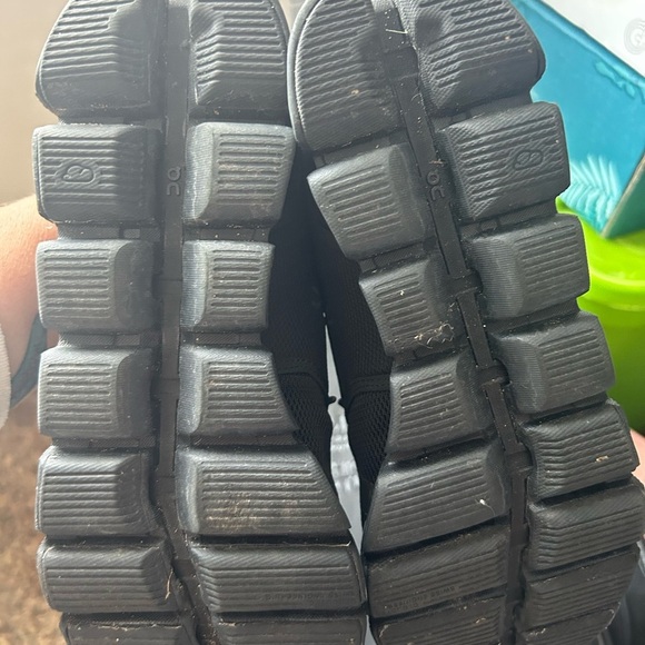 On cloud womens shoes 8.5 - Picture 2 of 6